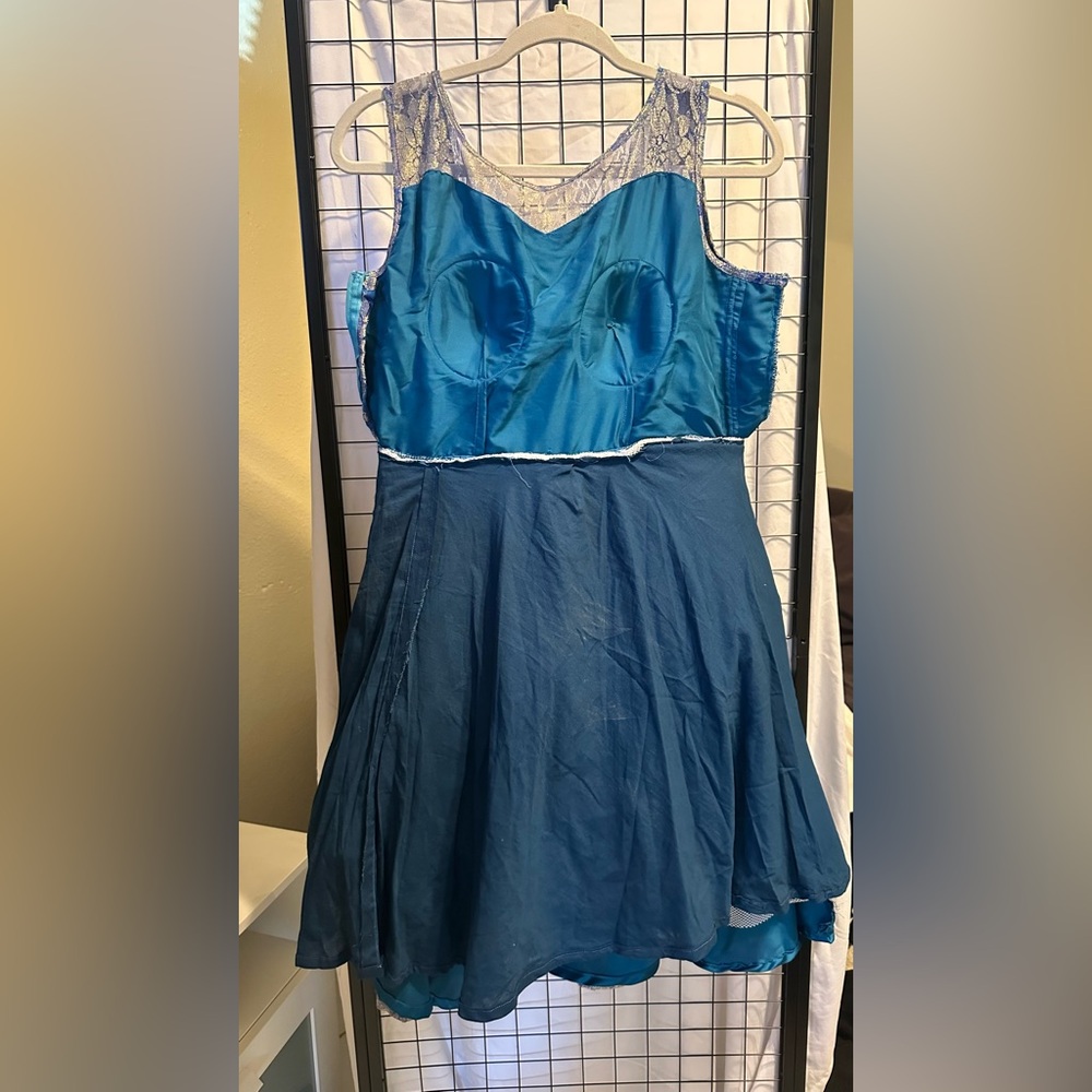 Custom Prom dress (Silver Lace with Teal/Blue lining, mesh top, and petticoat) - Picture 10 of 10